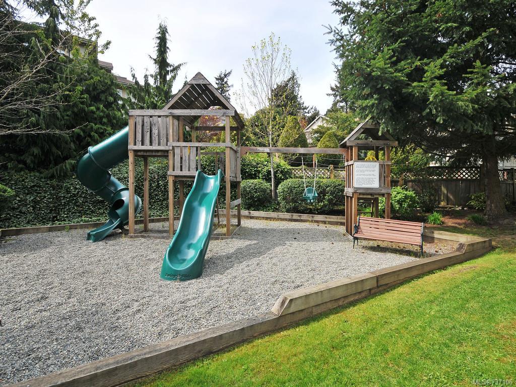 110-494 Marsett Pl, Saanich