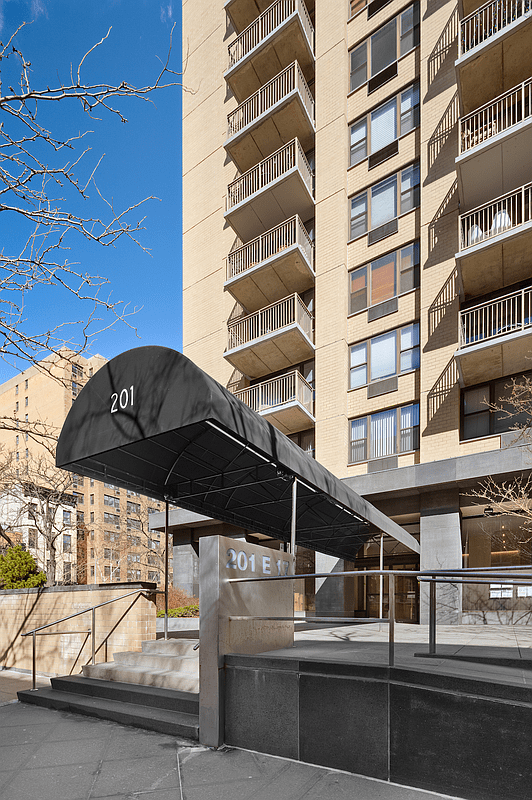 201 E 17th St #24B