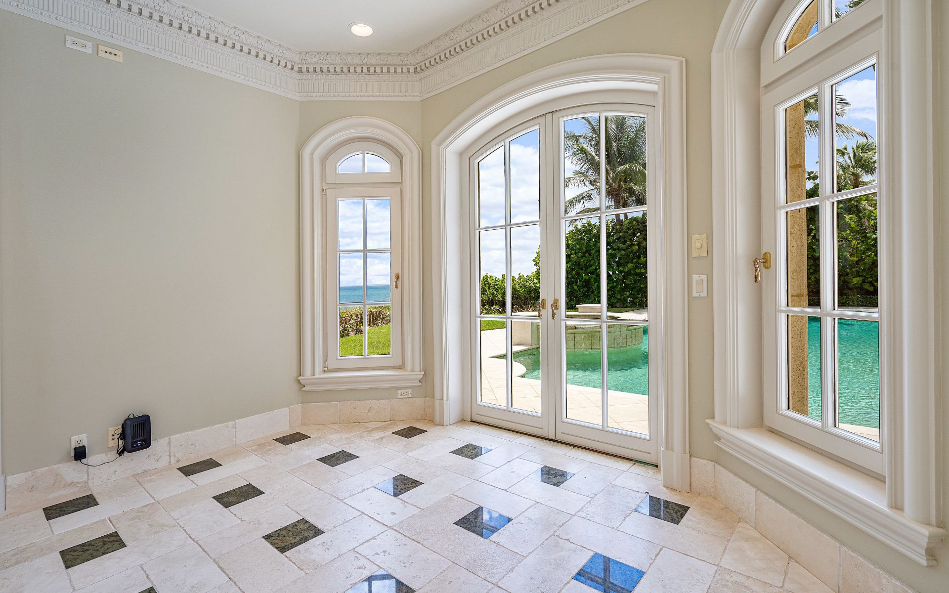 1555 N Ocean Blvd