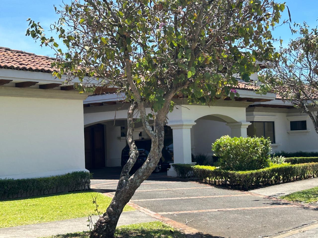 Single Level Gated Residence, Santa Ana, San Jose