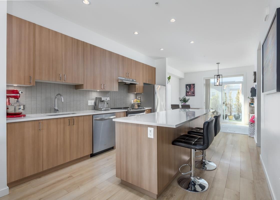 2-1188 Wilson Cres