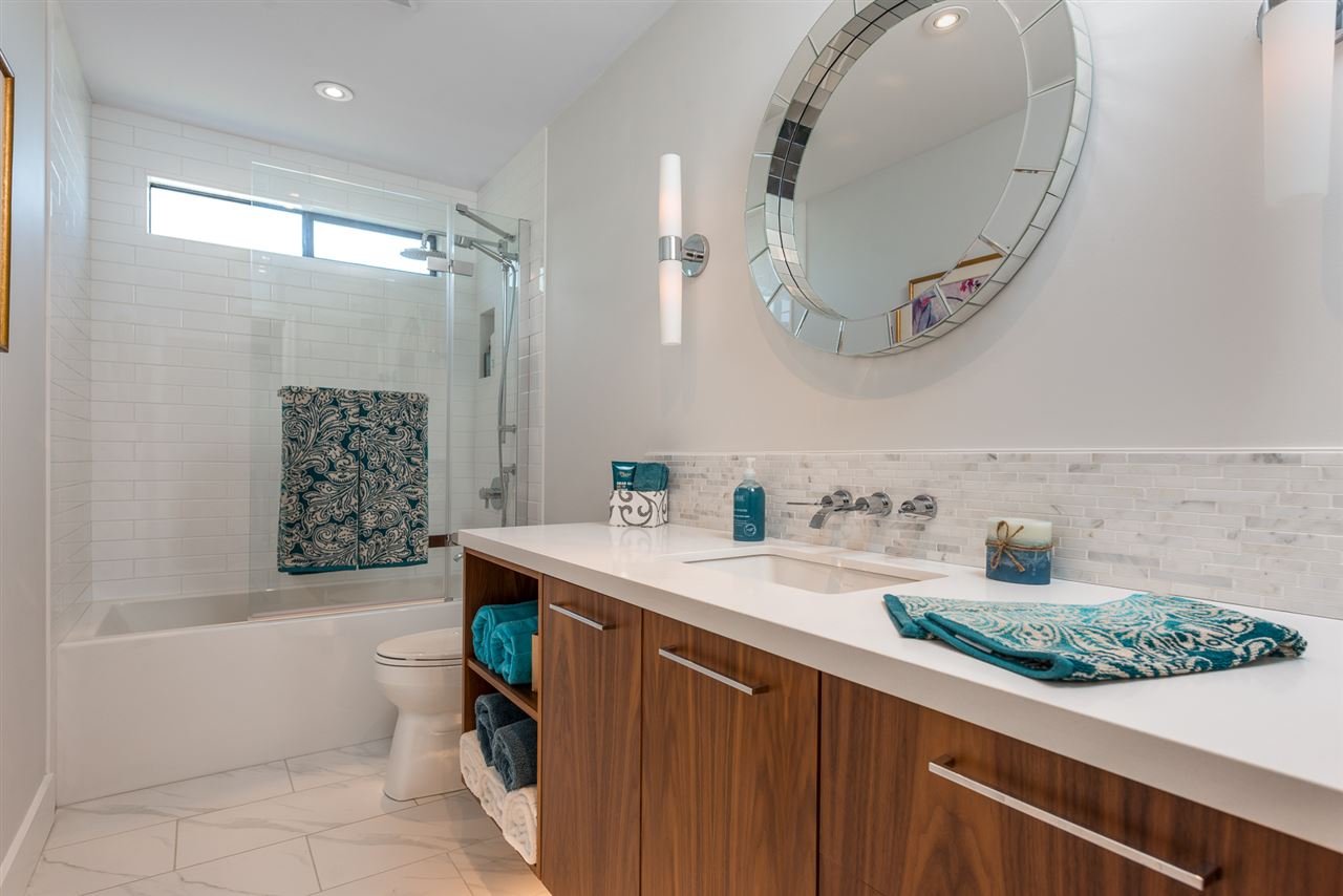 5393 Wildwood Cres