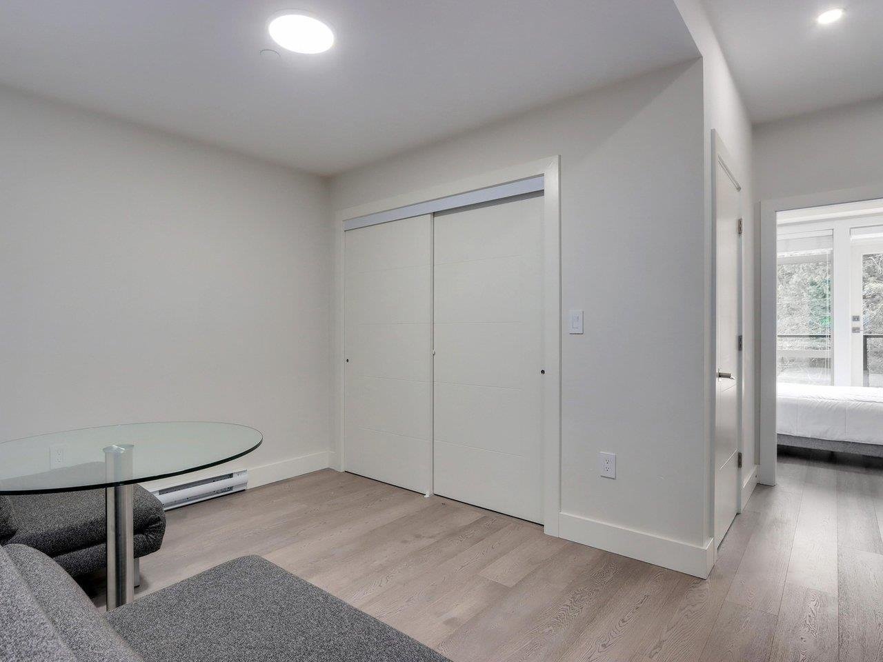 3-115 W Queens Rd