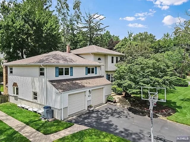 19 Elaine Ct