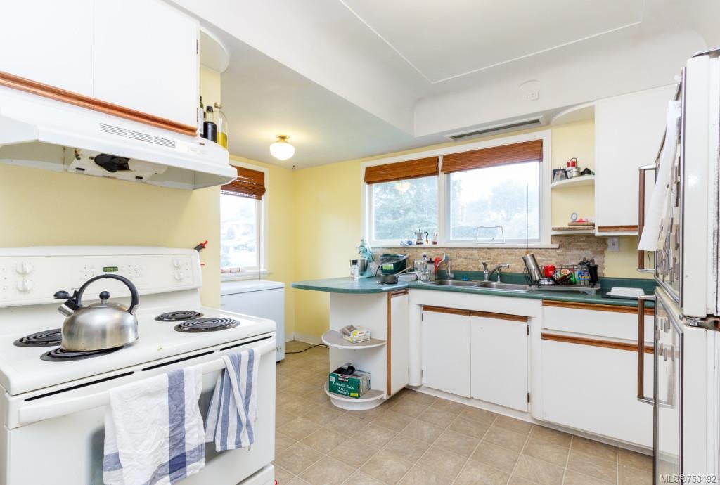 3922 Cadboro Bay Rd, Saanich
