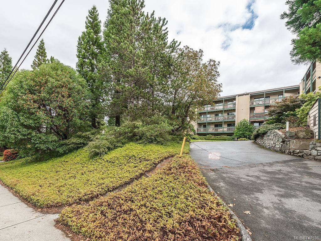 308-3277 Quadra St