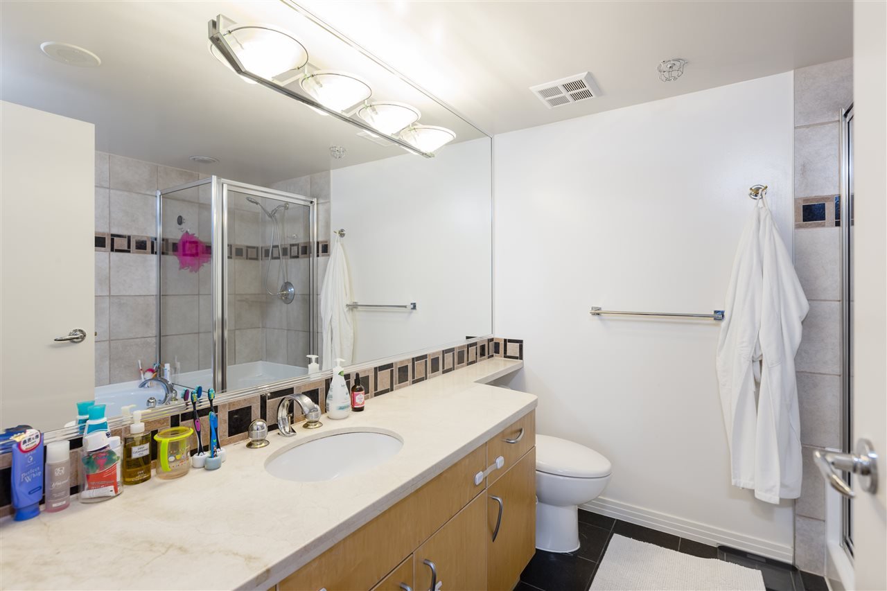 1603-1199 Marinaside Cres