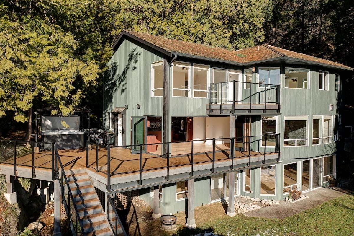 5851 Marine Dr