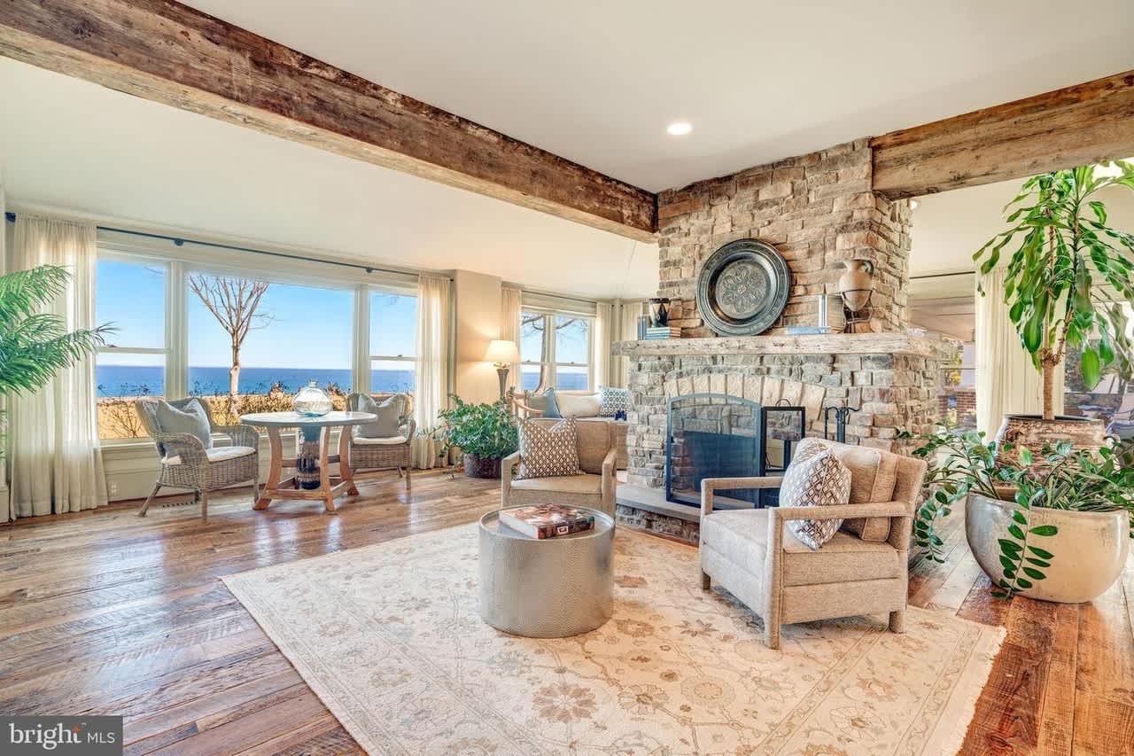 221 Bay Front Dr