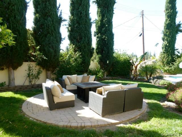 23240 Schoenborn St West Hills, CA