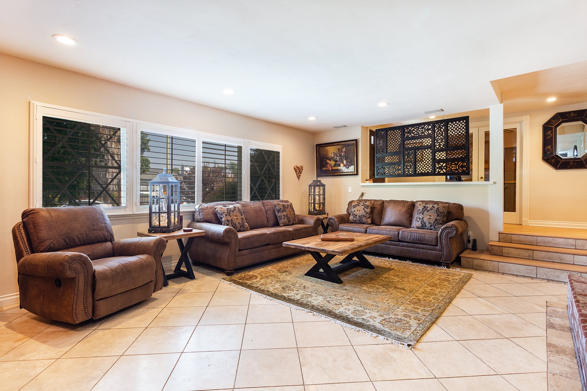23728 Tiara St, Woodland Hills