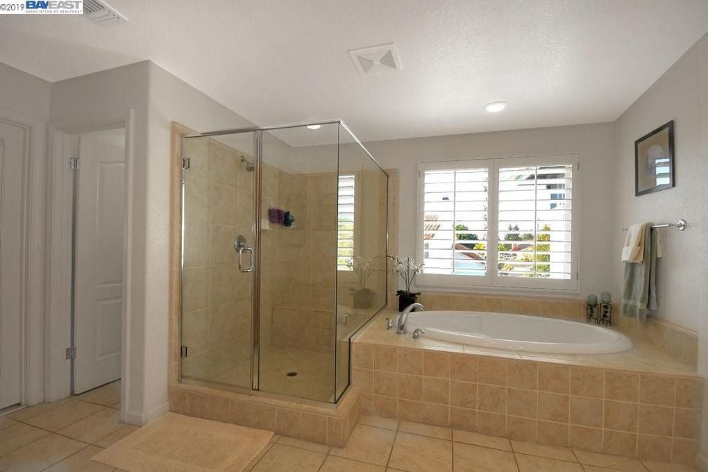 1004 Meadow Brook Dr