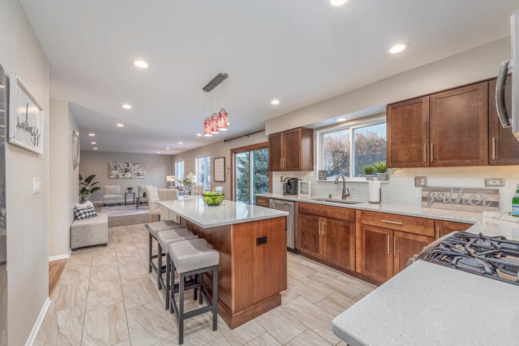 611 Woodbridge Dr 