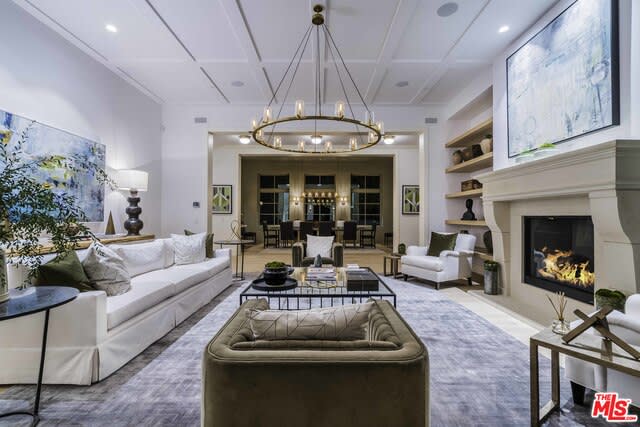 14300 Sunset Blvd