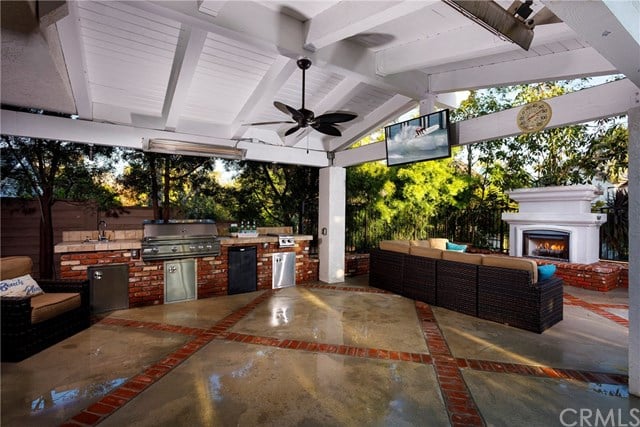 6652 Carriage Circle, Huntington Beach 