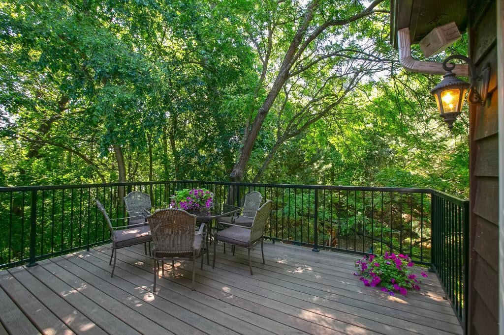 Charming in Eden Prairie!