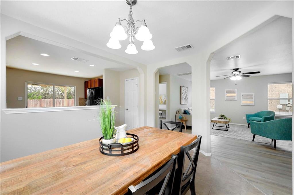 305 Moorhen Ln