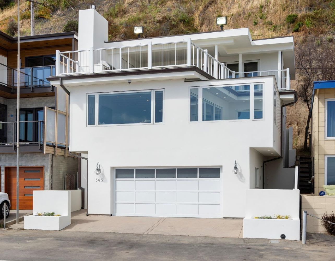 363 Beach Dr