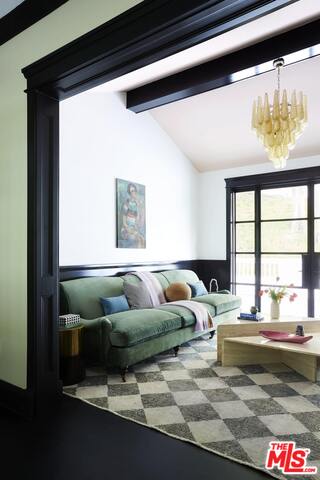 Serene Palazzo