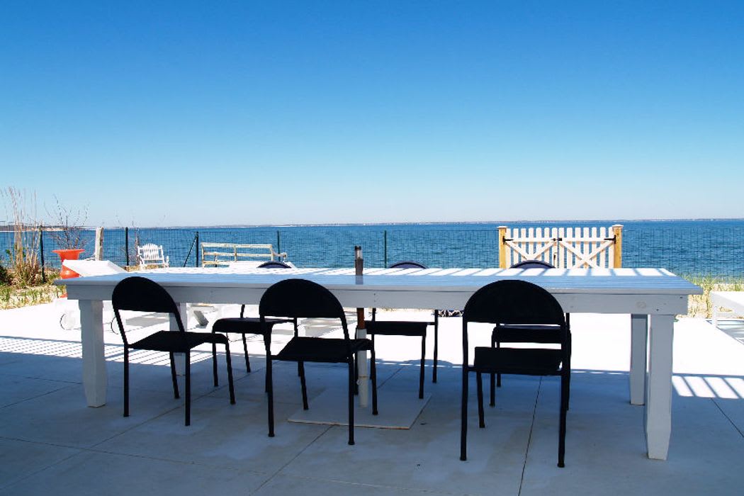 Bay Front Beach Chic - Southampton