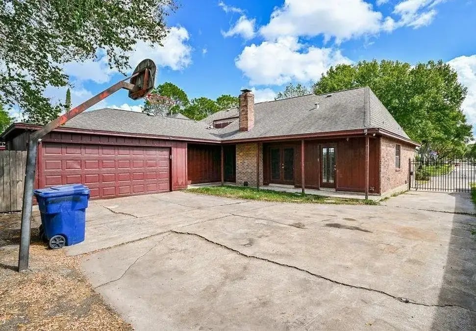 2038 Valley Manor Dr