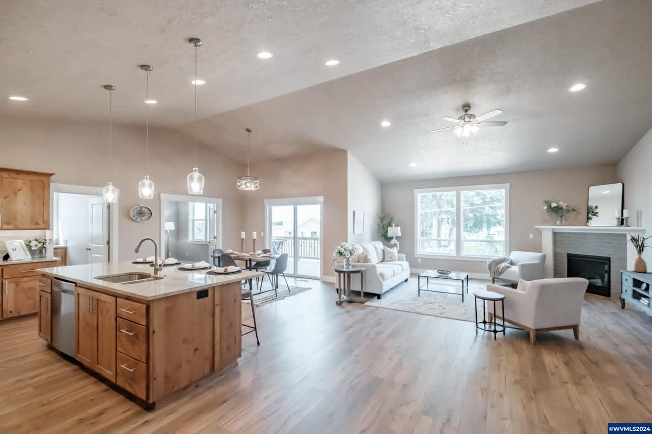 704 NW George Ct