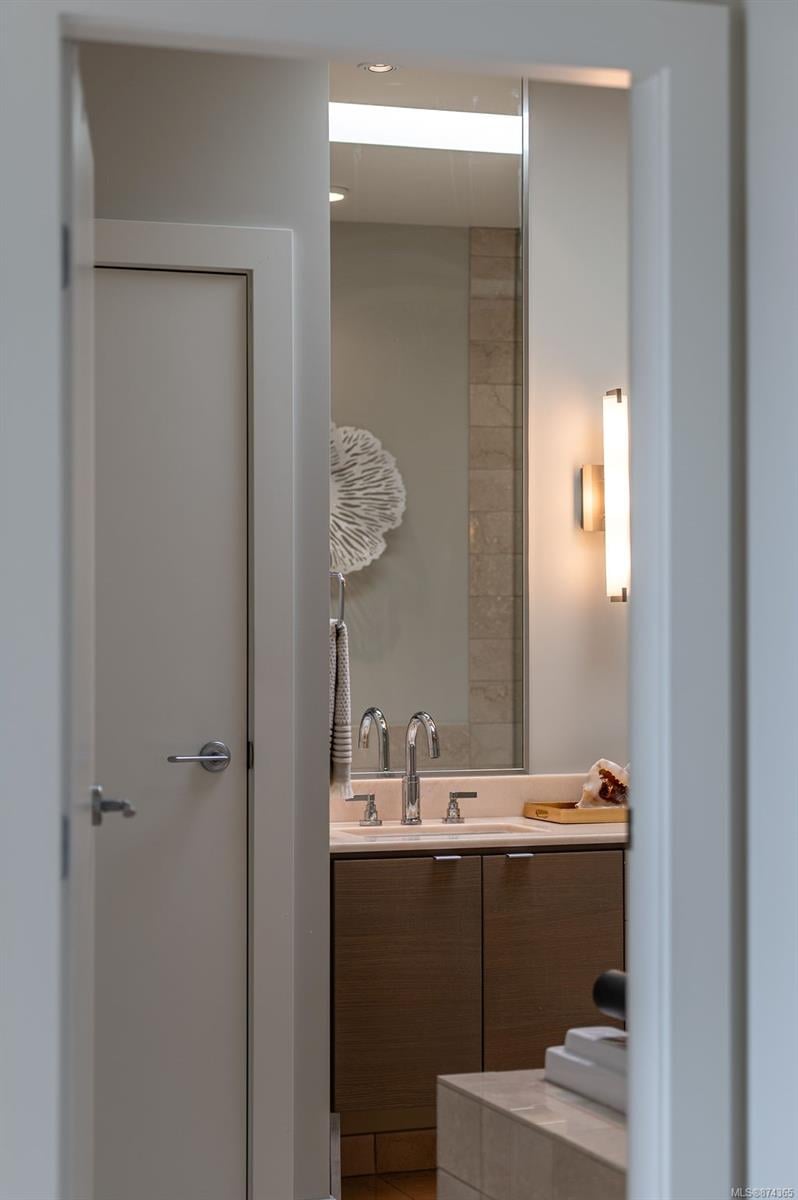 709-9809 Seaport Pl