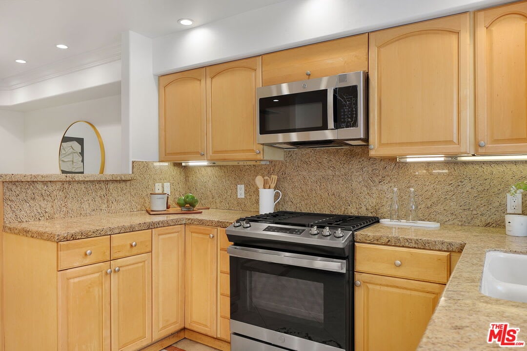 9516 Lucerne Ave., #4