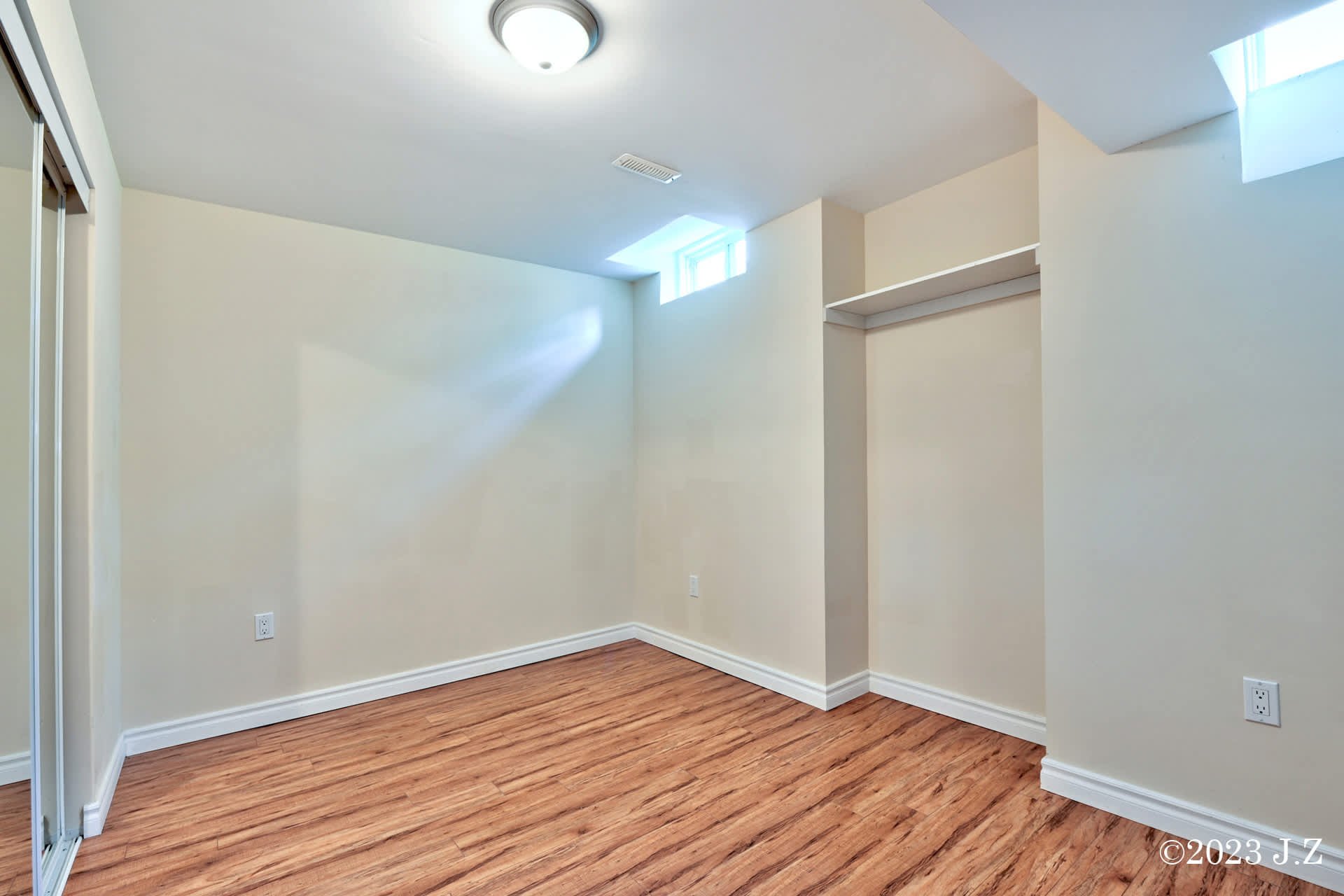 2 Waterton Cres