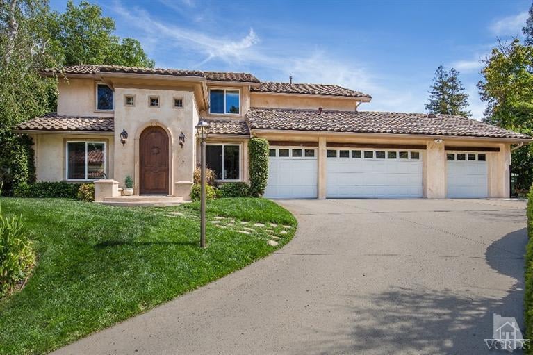 1561 Shadowglen Court