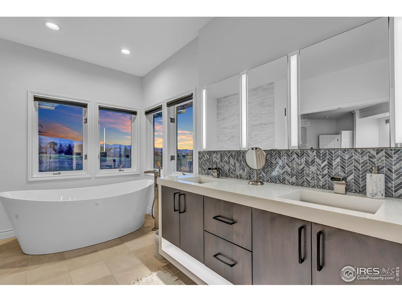 4057 Spy Glass Ln