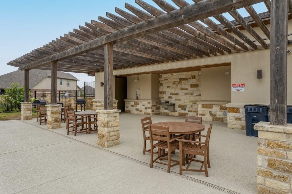 Beautifully Appointed Single-Story in Oak Creek: Modern Floors and Screened-In Patio Overlooking Green Space w/ NO Backyard Neighbor!