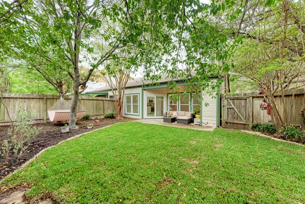 6501 Columbia Oaks Ct #10