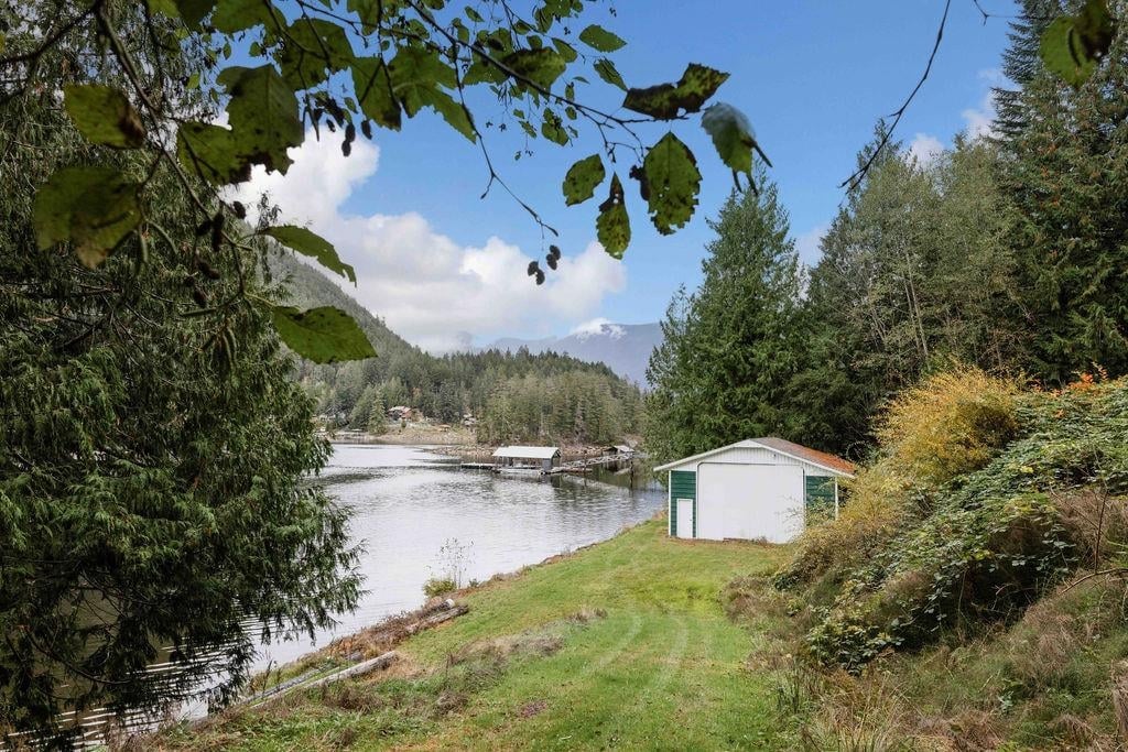 12815 Sunshine Coast Hwy