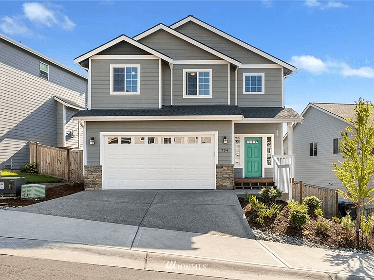 754 Freedom Ct SE