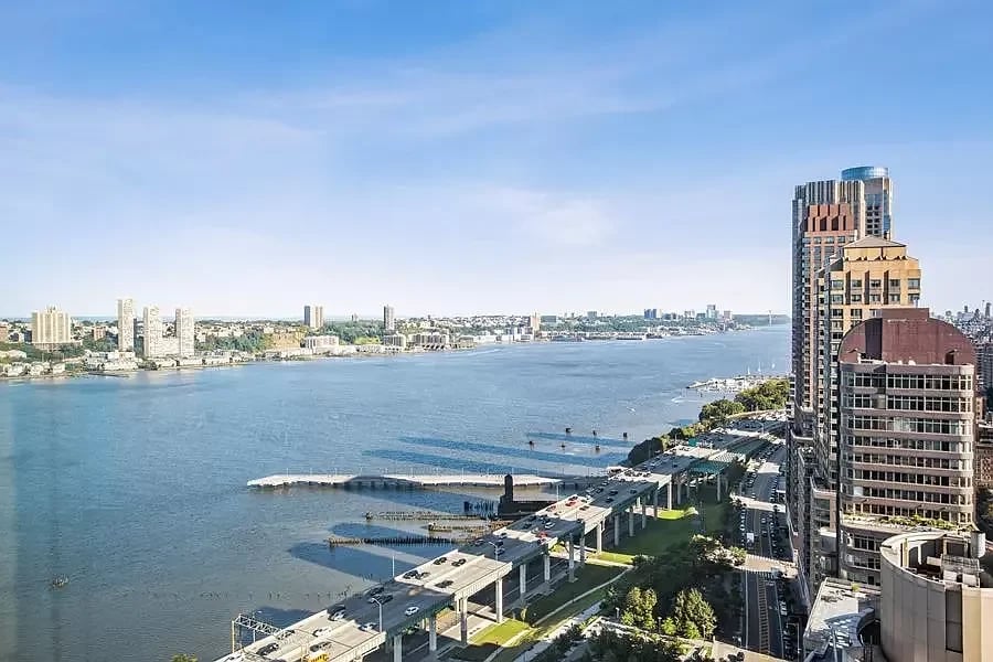100 Riverside Blvd., Apt 31A