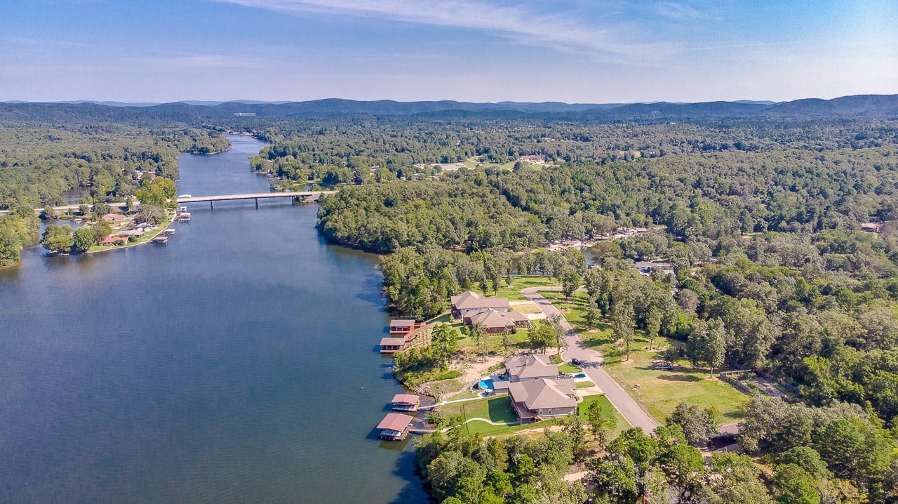 Bird's eye view of Lake Hamilton in Hot Springs AR