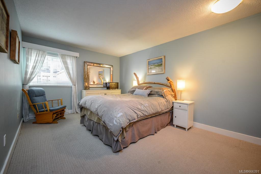 108-2757 Quadra St