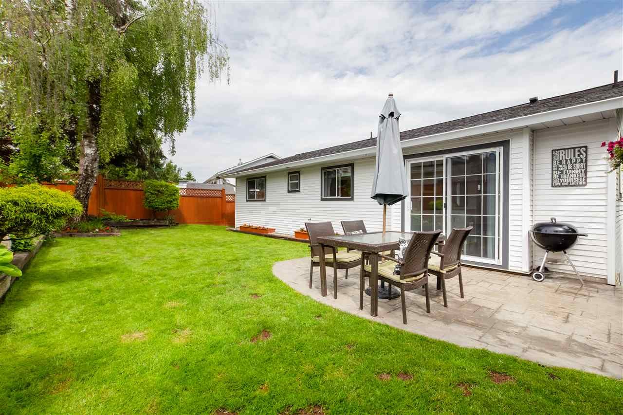 21588 95 Ave