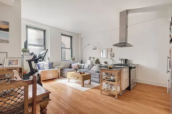 120 Greenwich Street Unit: 4D