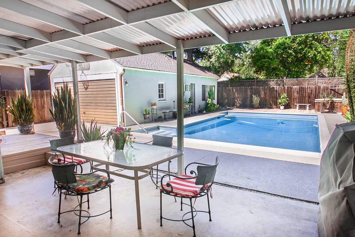 4711 Cartwright Ave Toluca Lake, CA