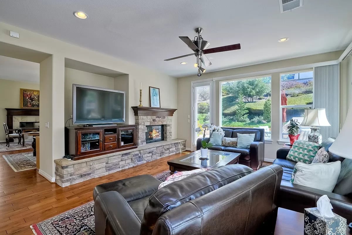 7020 Cinnamon Teal St