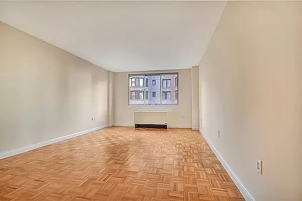 308 E 38th, #11C