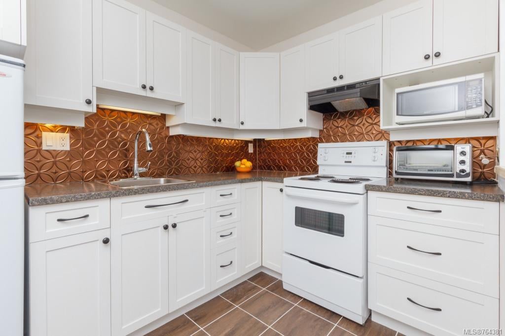 308-3277 Glasgow Ave, Saanich