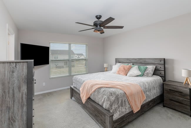 8658 Mayflower Dr, Lowell, IN 46356