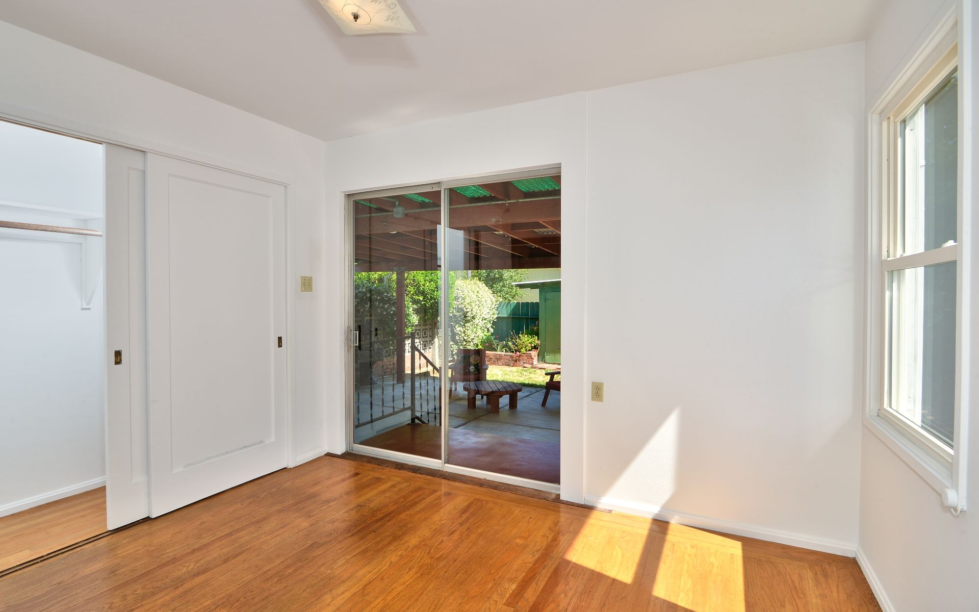 1000 Stewart St