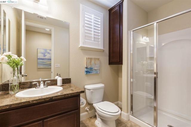 6496 Bayview Dr, Oakland, CA 94605