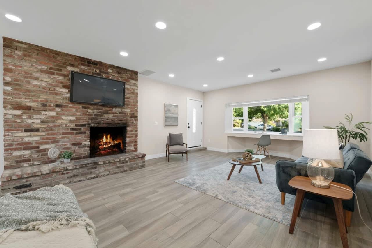 79 Catalpa Ln