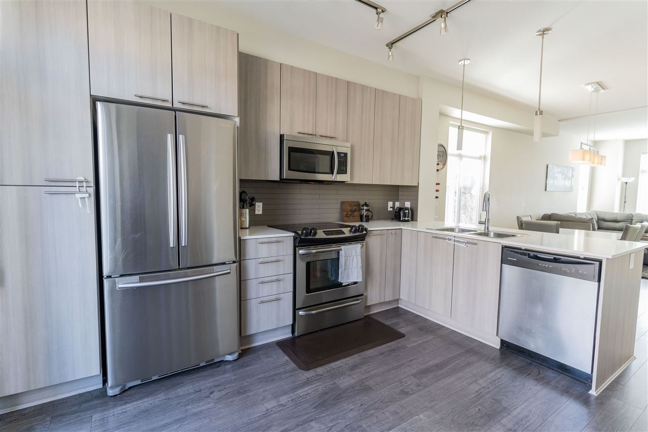 10-19433 68 Avenue, Surrey