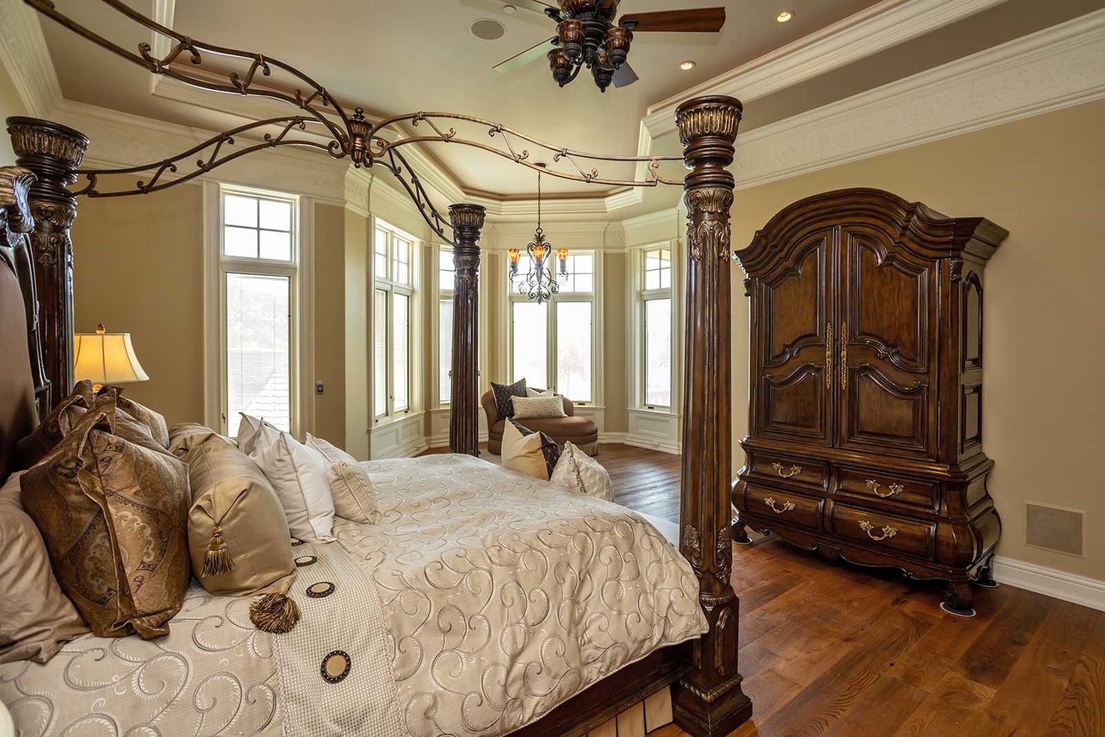 2505 NE Bellagio Court